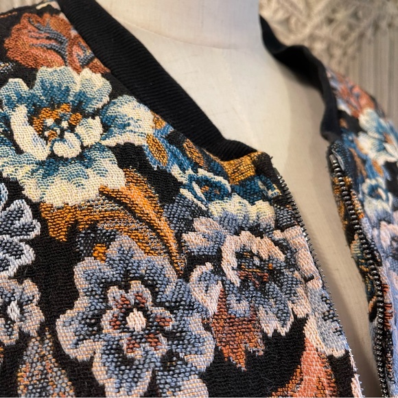 Fifteen Twenty Floral Tapestry Bomber Jacket Coat Sweater Blazer - Size Large - Picture 7 of 8